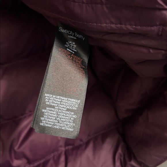 Sweaty Betty Pathfinder Lightweight Packable Jacket in Plum Red Size Medium - Picture 5 of 11